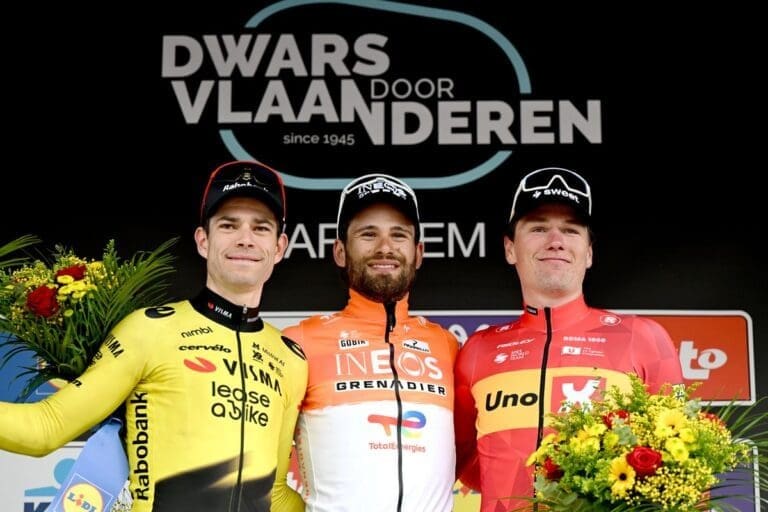 België in de ban van 'plakbidon' winnaar Dwars door Vlaanderen: 'Dus schrijft Wout van Aert geen geschiedenis'