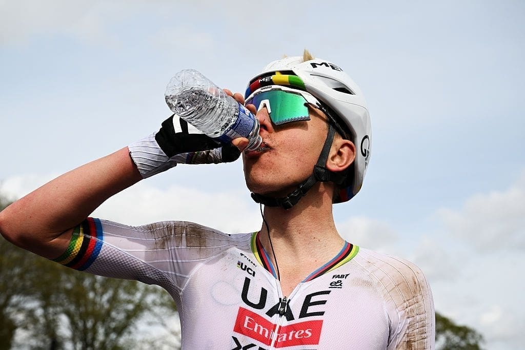 LIVE Luik-Bastenaken-Luik | Remco Evenepoel mee in grote kopgroep, ook Nederland goed vertegenwoordigd