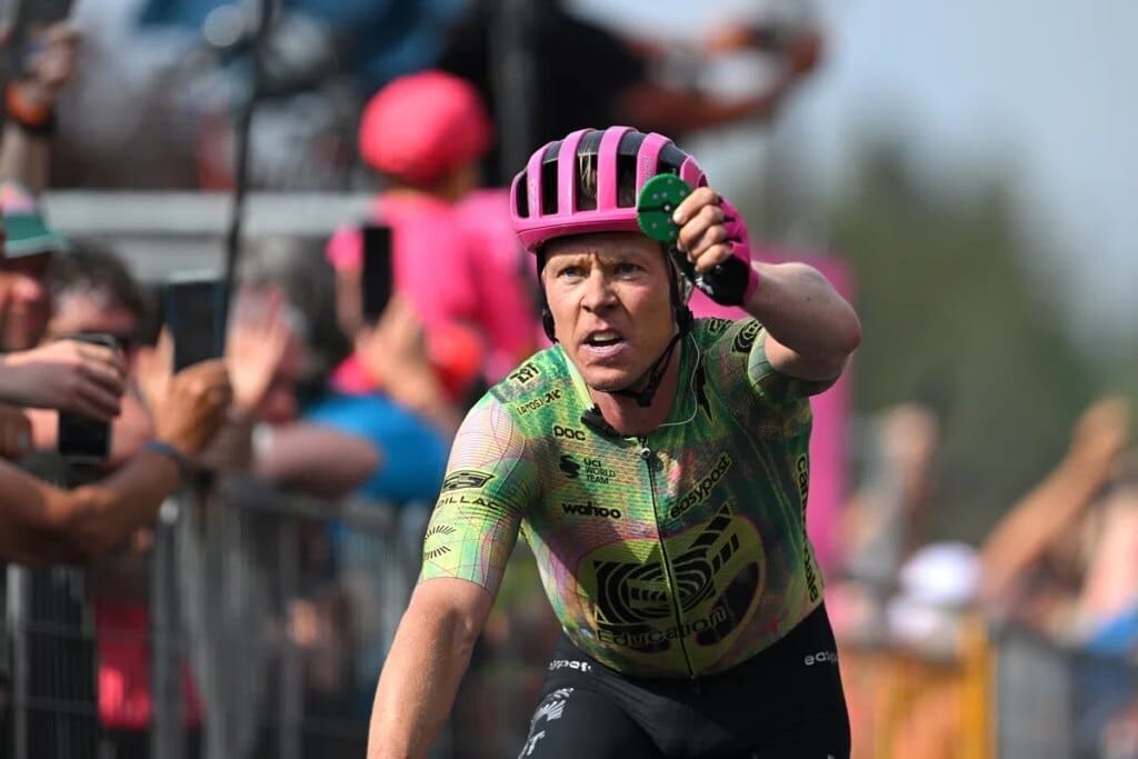 Michael Valgren wint etappe 17 Giro d'Italia 2026 na geweldige slotfase.
