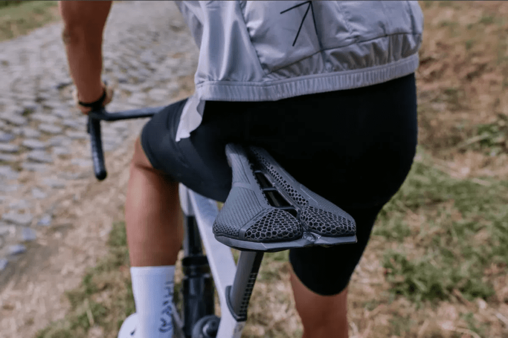 Waarom hebben racefietszadels een gleuf?