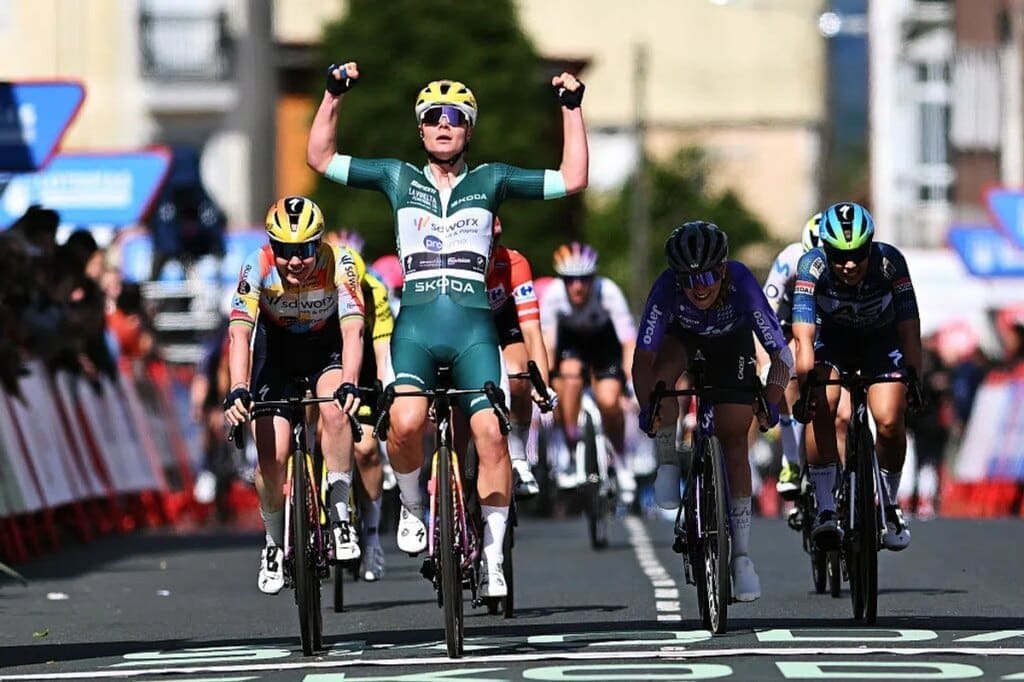 Lotte Kopecky sprint naar winst in 4e etappe Vuelta Femenina 2026