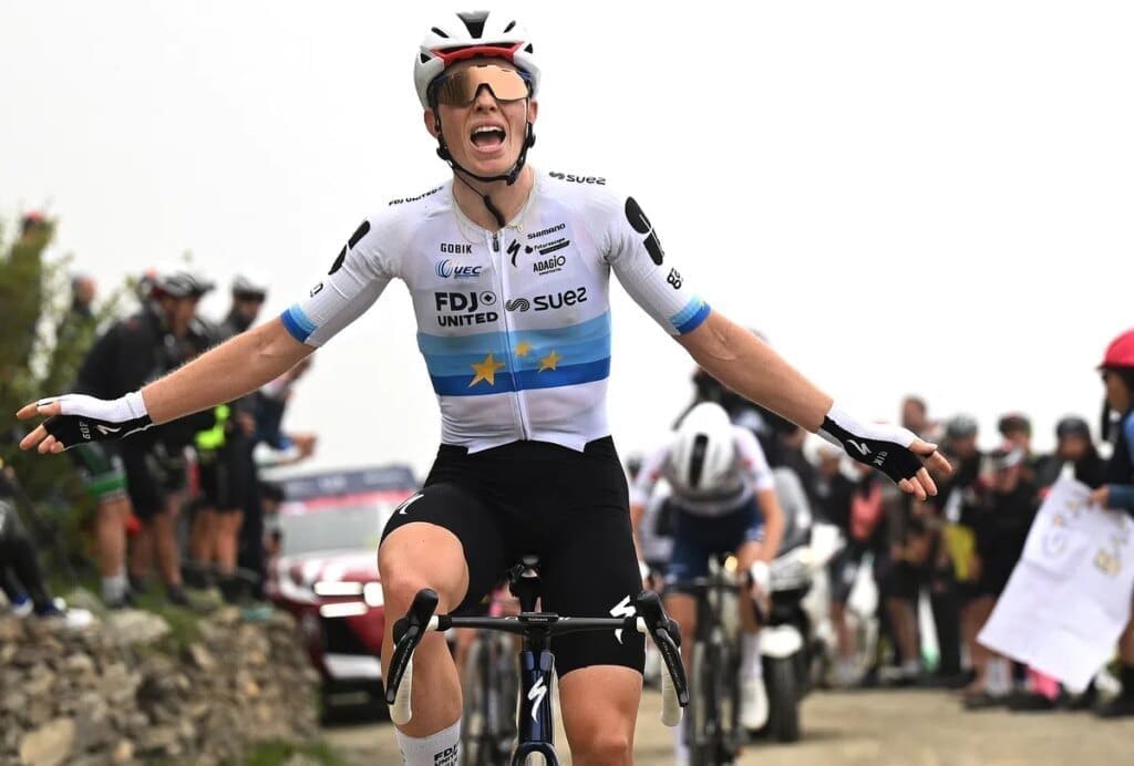 Demi Vollering wint ingekorte rit naar Finestre etappe 8 Giro d'Italia Women 2026