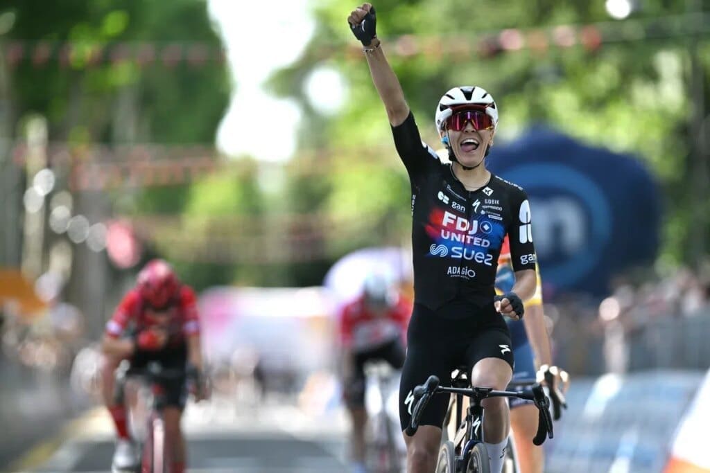 Célia Cery wint verrassend etappe 7 Giro d'Italia Women 2026